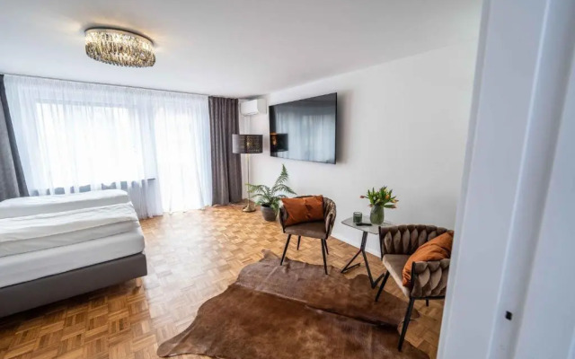 City Wohnung FN L 5 KLIMATISIERT mit Balkon und Küche
