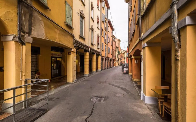 Sotto i portici di Via Pietralata by Wonderful Italy