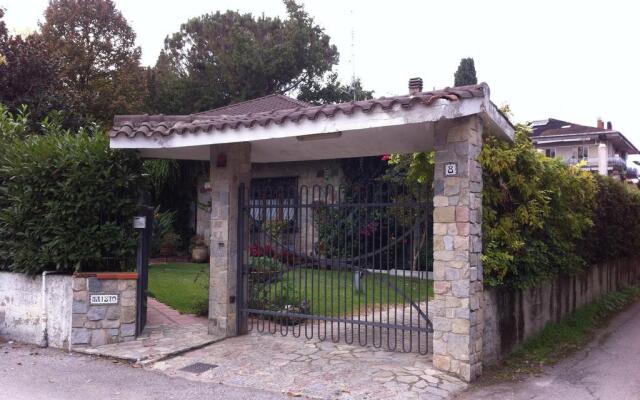 Отель Il Giardino Fiorito Понтеканьяно вид на фасад