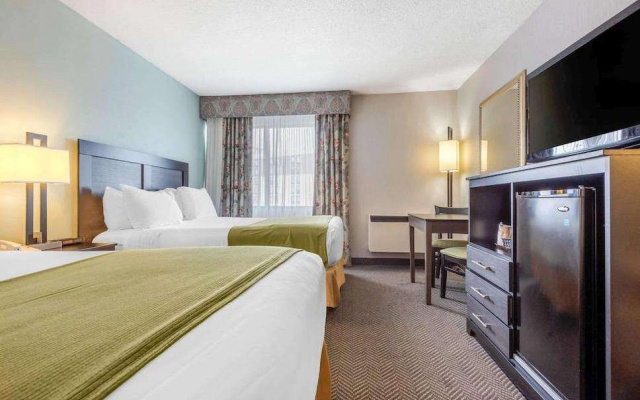 Quality Inn & Suites Toronto West 401-Dixie