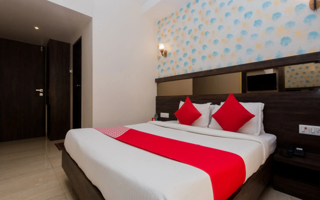 OYO 10650 Hotel Lotus Residency