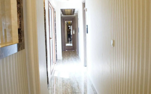 Holiday Business Suit Otel