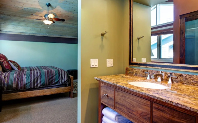 3BR 4BA Motherlode 4 Townhome by RedAwning