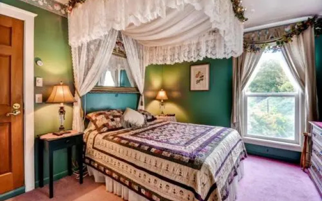 Astoria Inn
