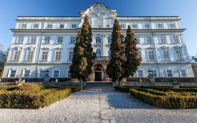 Отель Schloss Leopoldskron Зальцбург вид на фасад