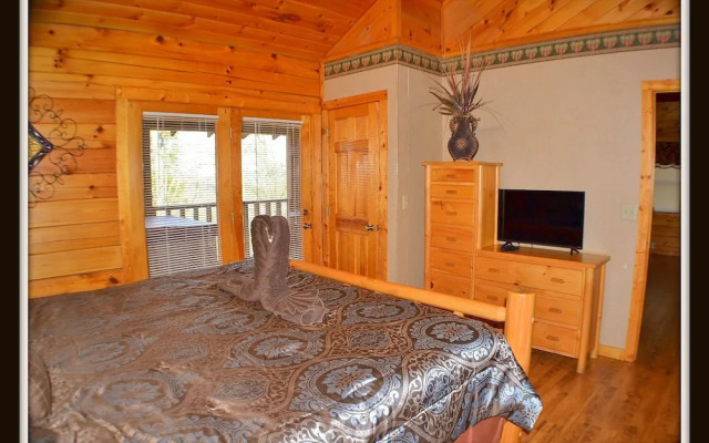 Almost Paradise - 1 Br cabin by RedAwning