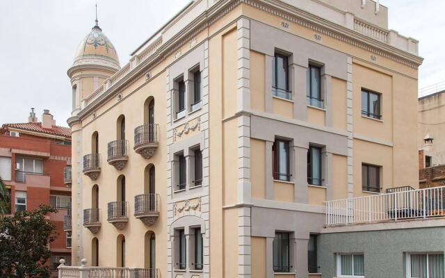 Отель Residencia Erasmus Gracia вид на фасад