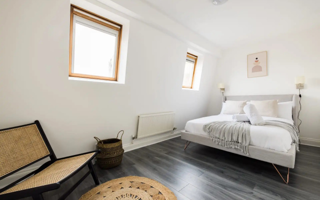 Contemporary 2 Bedroom Apartment in Shepherd's Bush