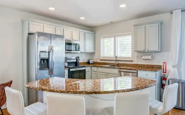 Sunshine Lane by Distinctive Beach Rentals