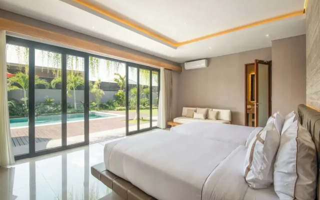 Stylish 5BR Private Villa, Central Seminyak