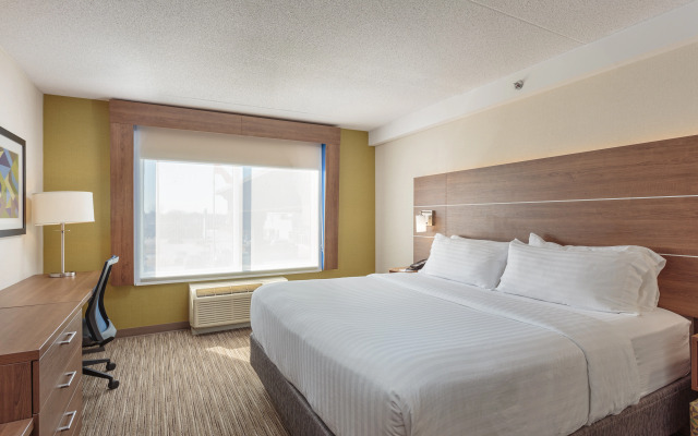 Holiday Inn Express & Suites Belleville by IHG