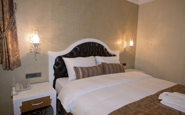 Golden Deluxe Hotel