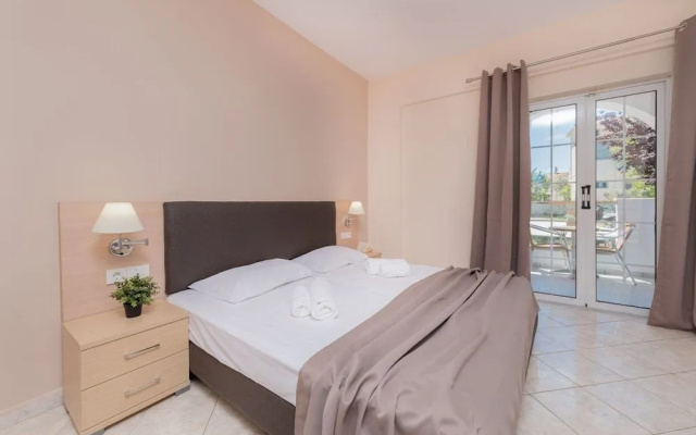 Yakinthos Hotel