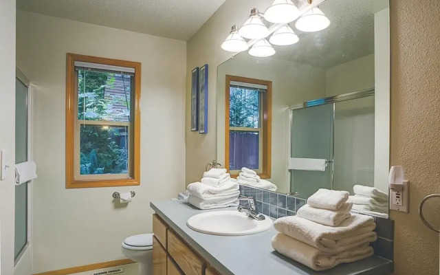Salmonberry Retreat