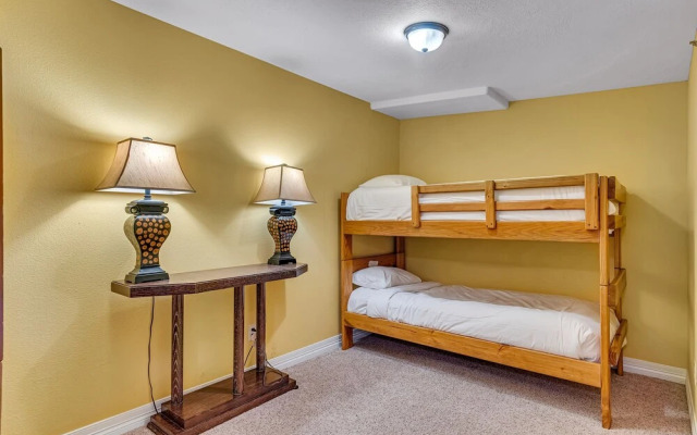 Hopeful Hideaway 2 Bedroom Condo by Redawning