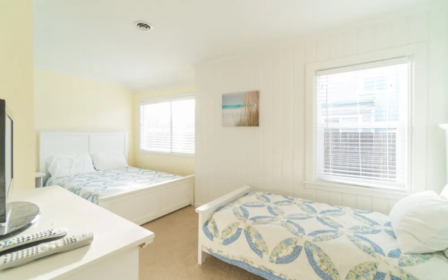 Beach Retreat 4 Bedrooms 2 Bathrooms Home