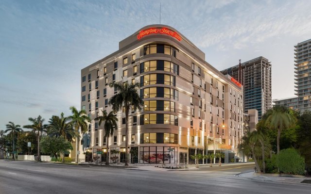 Отель Hampton Inn & Suites Miami Wynwood Design District США, Майами - отзывы, цены и фото номеров - забронировать отель Hampton Inn & Suites Miami Wynwood Design District онлайн вид на фасад