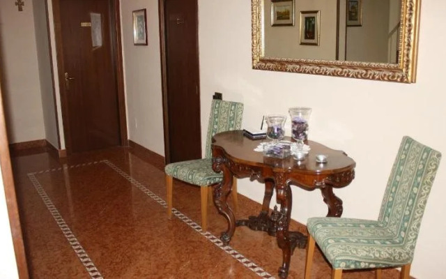 Albergo Ristorante Punta DellEst
