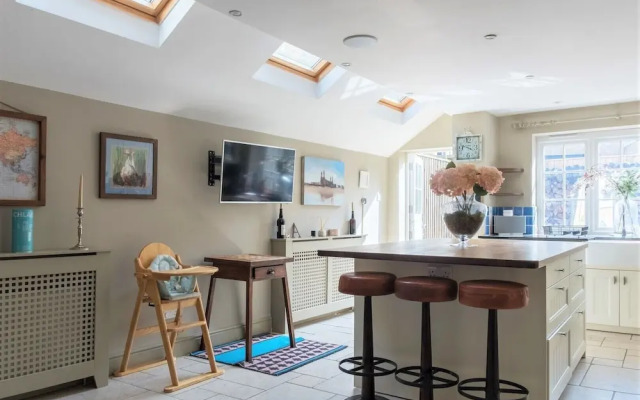 Beautiful Interiors On A Battersea Crescent