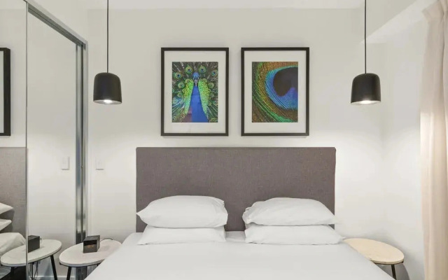 Modern 1-bed With Balcony in Surry Hills