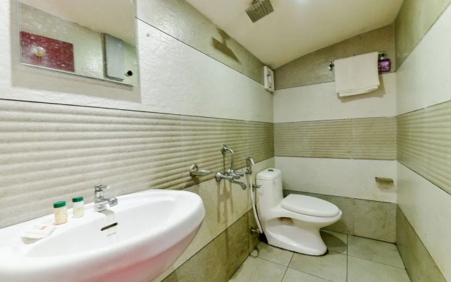OYO 23482 Sht Symphony Premium Sharing Houseboat