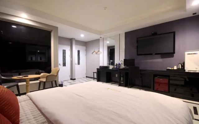 Changwon Myeongseodong Hotel V
