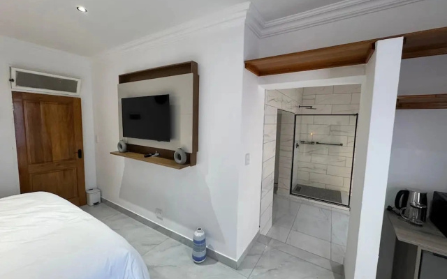 Boutique Hotel-Style Room In Ferndale-C3