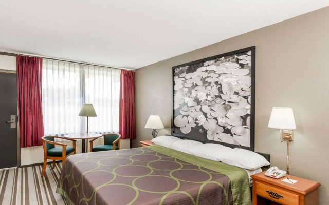 Super 8 by Wyndham Valdosta Mall