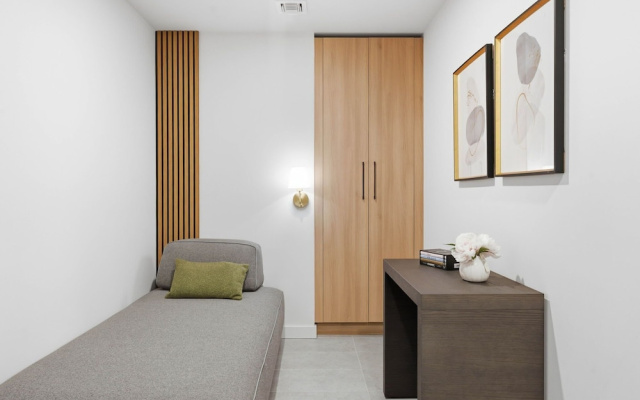 2BR + Den Downtown Miami for 5