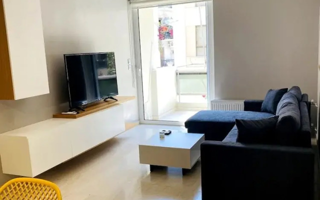 Karyatis - Apartment on the Road of History