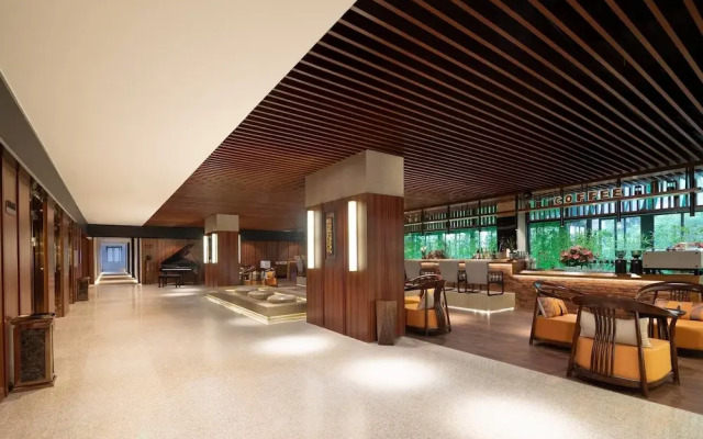 Ramada Encore By Wyndham Shantou Longhu