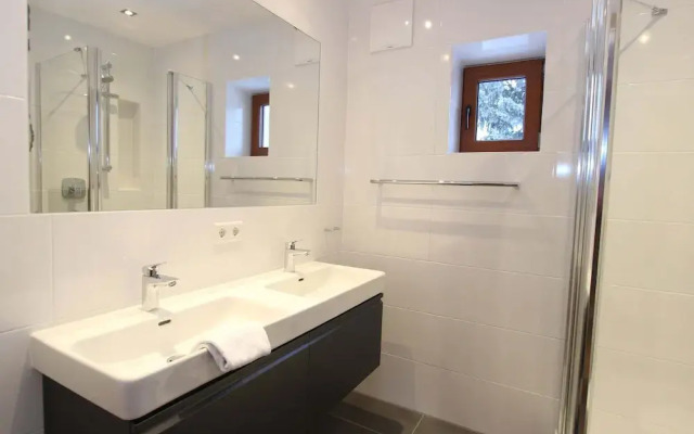 Luxury Chalet near Ski Area in Zell am See