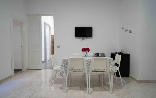 Central House Decumano Superiore by Dimorra