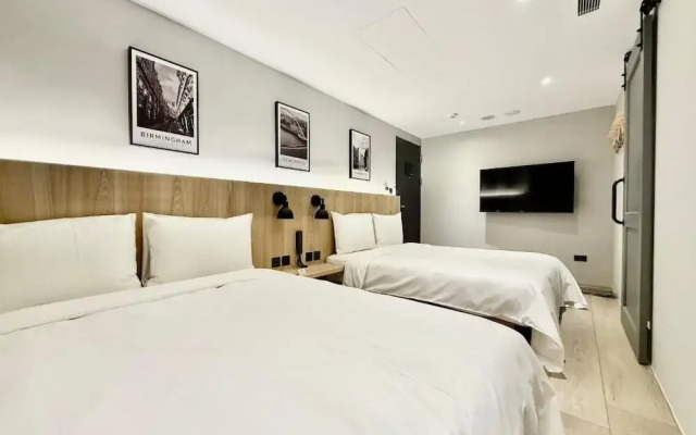 N2 Hotel