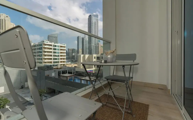 Stunning Apt Marina view with Balcony