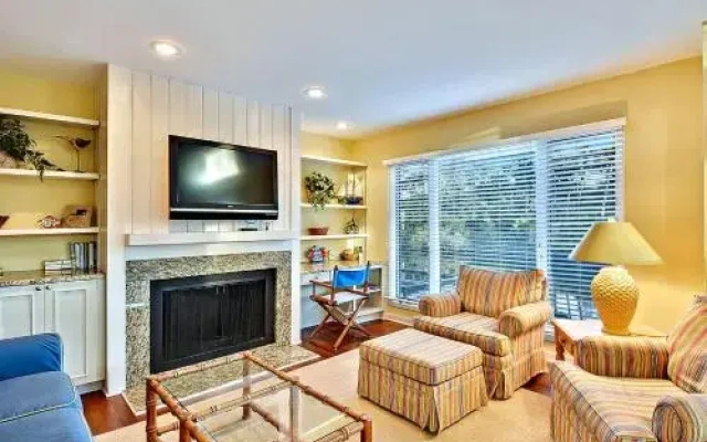4585 Parkside Villa