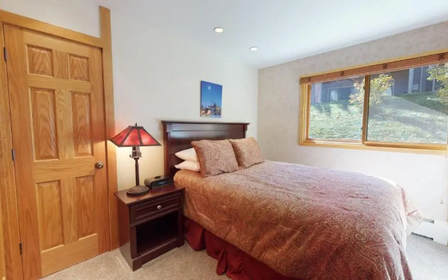 Laurelwood Condominiums Studio Premier Unit 403