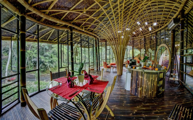 Курортный отель Bambu Indah