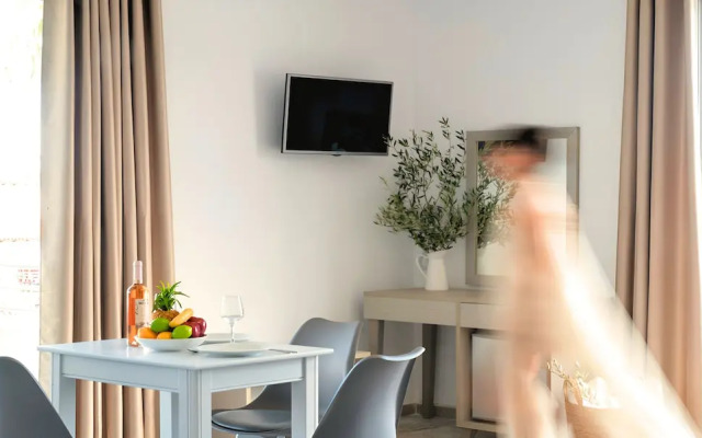 Kavros Beachside Apts