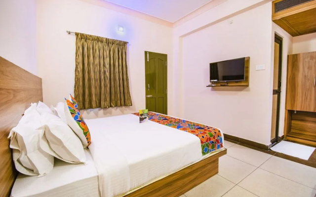 Fabhotel Radha Residency