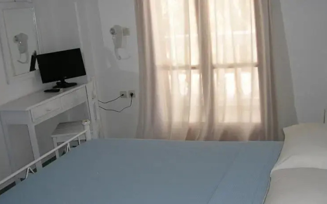 Finikas Santorini