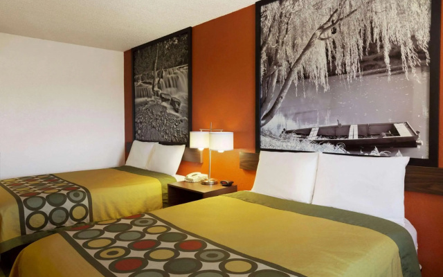 Super 8 By Wyndham Woodward
