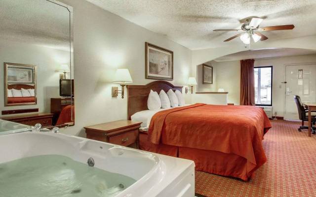 Quality Inn & Suites Clinton - Jackson West