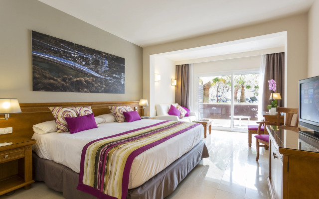 Отель Grand Palladium Palace Ibiza Resort & Spa