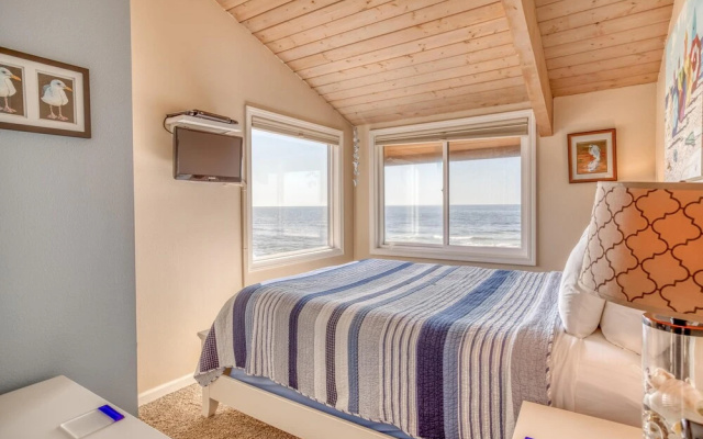 Breathtaking Ocean Views and Luxurious Comfort - Charming Beach Retreat