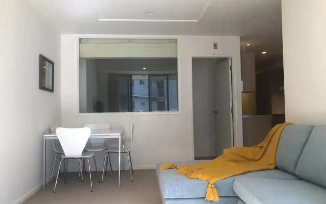 Spacious 2BR Near Westfield Newmarket
