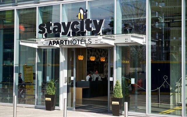 Отель Staycity Aparthotels London Heathrow Великобритания, Лондон - отзывы, цены и фото номеров - забронировать отель Staycity Aparthotels London Heathrow онлайн вид на фасад