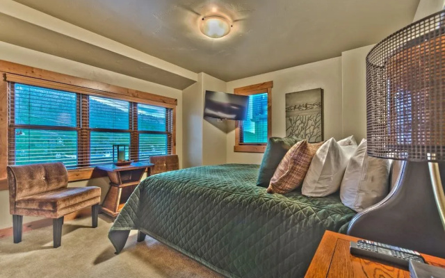 Park City Mountainside Manor