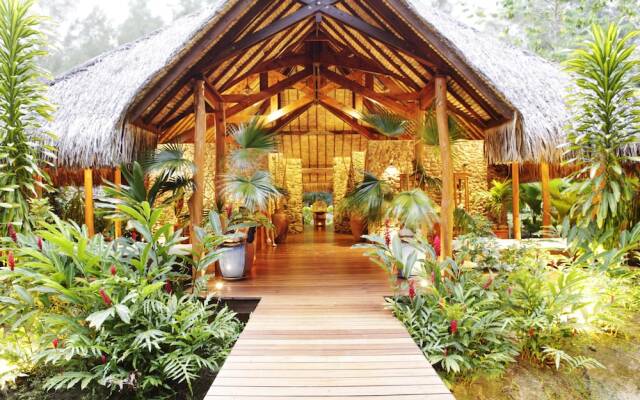 Отель Pearl Beach Resort And Spa Бора-Бора вид на фасад