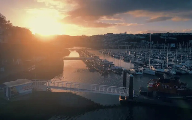 Flybridge Views Yacht Stay
